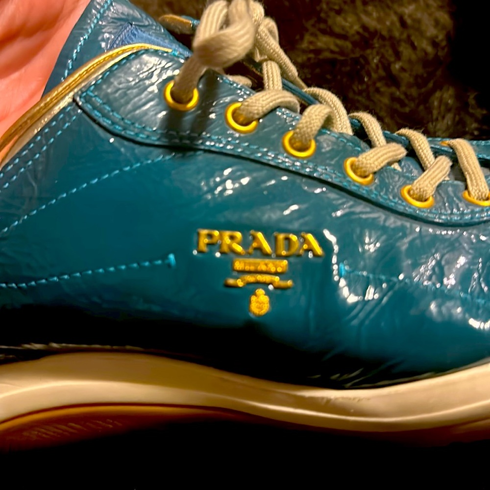 Prada - Picture 3 of 12